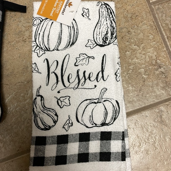 Fall Kitchen towel and oven mitt - Picture 3 of 3